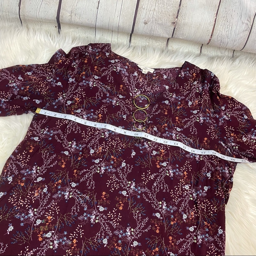 [Entro] Floral Bell Sleeve Top with Metal Rings - Picture 9 of 13
